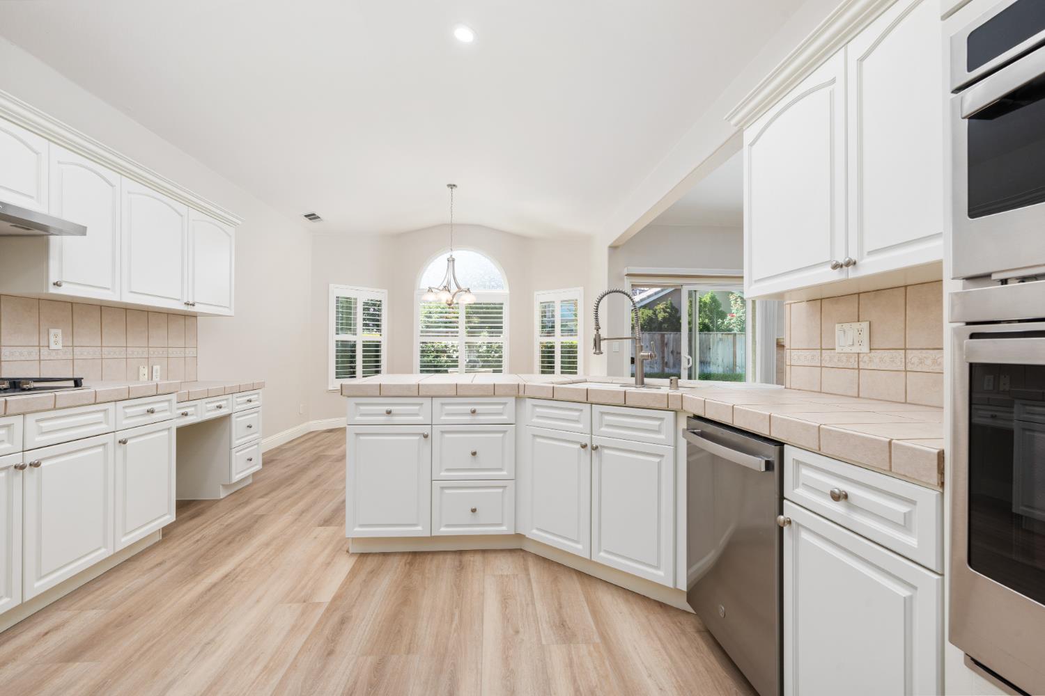 5049 W Locust Ave, Fresno, CA 93722