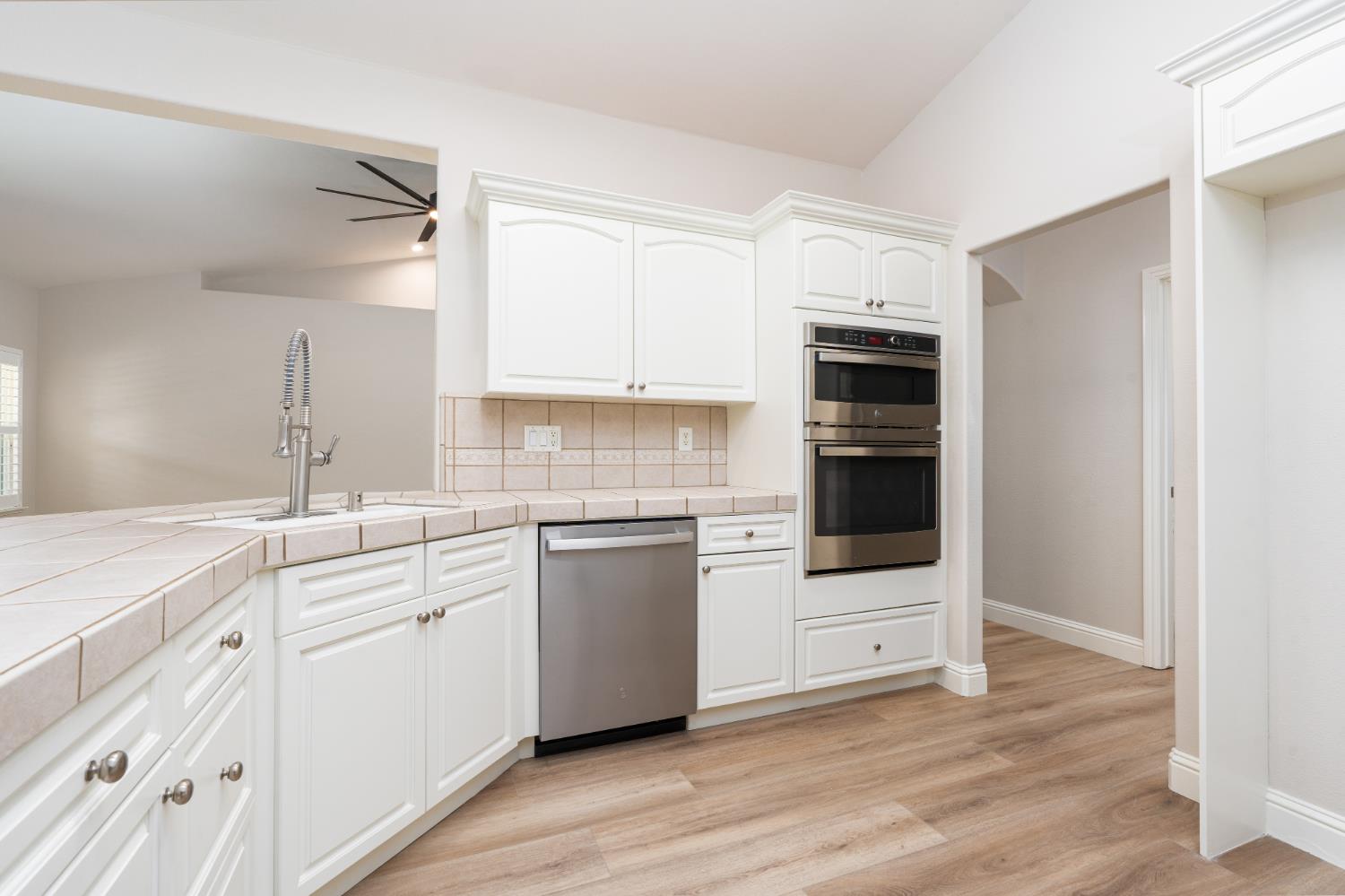 5049 W Locust Ave, Fresno, CA 93722