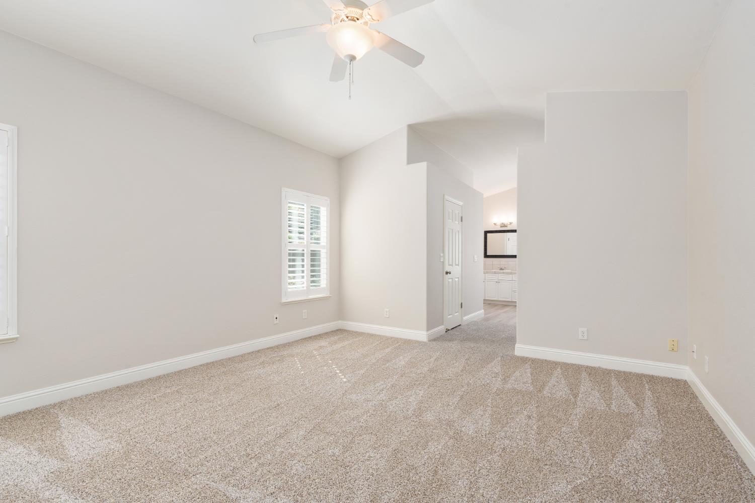 5049 W Locust Ave, Fresno, CA 93722