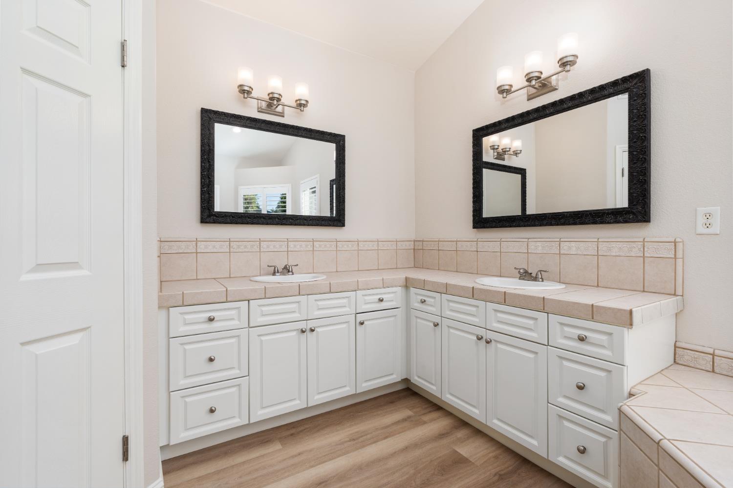 5049 W Locust Ave, Fresno, CA 93722