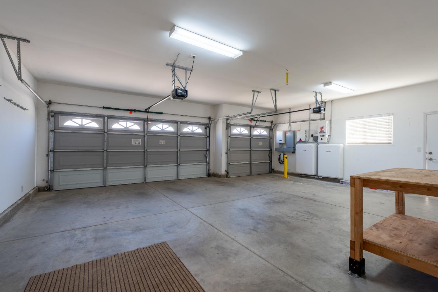 5049 W Locust Ave, Fresno, CA 93722