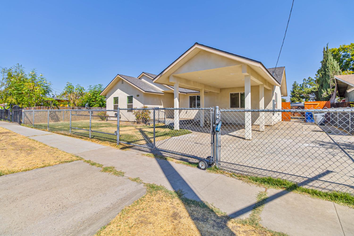 3243 E Simpson Ave, Fresno, CA 93703