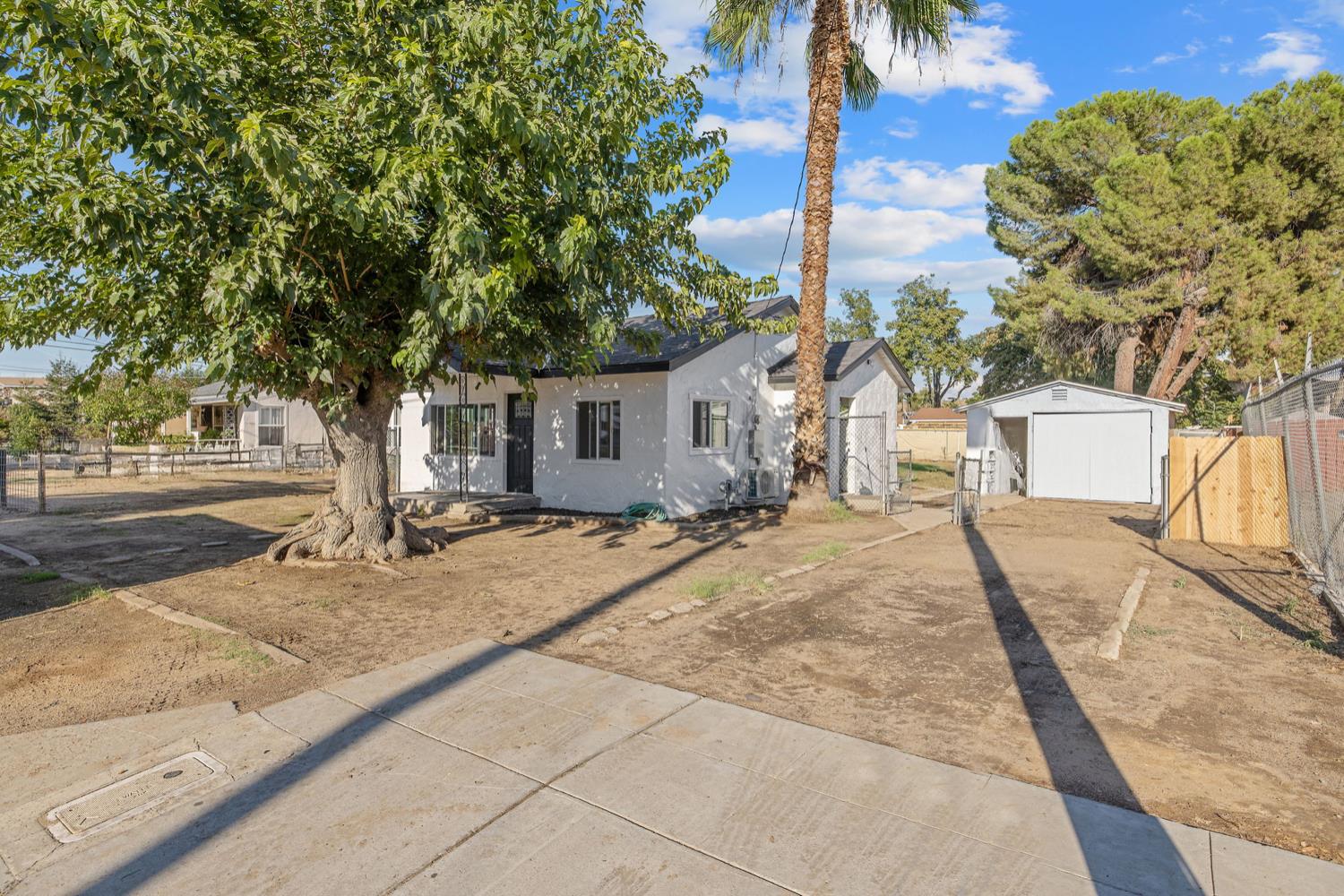 1226 N Rowell Ave, Fresno, CA 93703