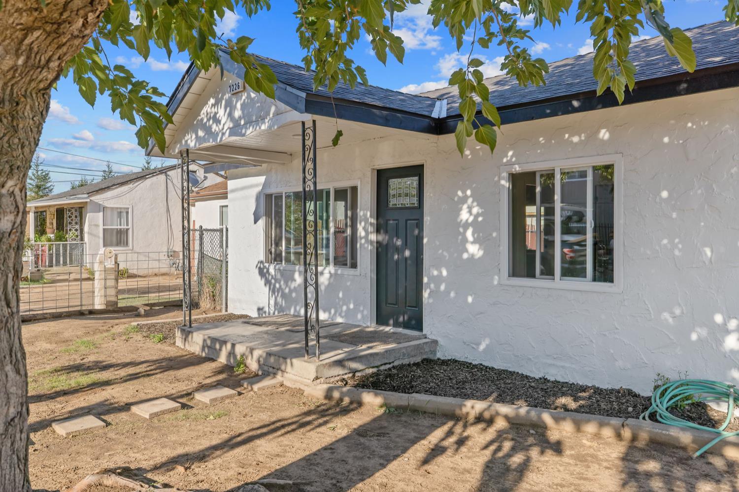 1226 N Rowell Ave, Fresno, CA 93703