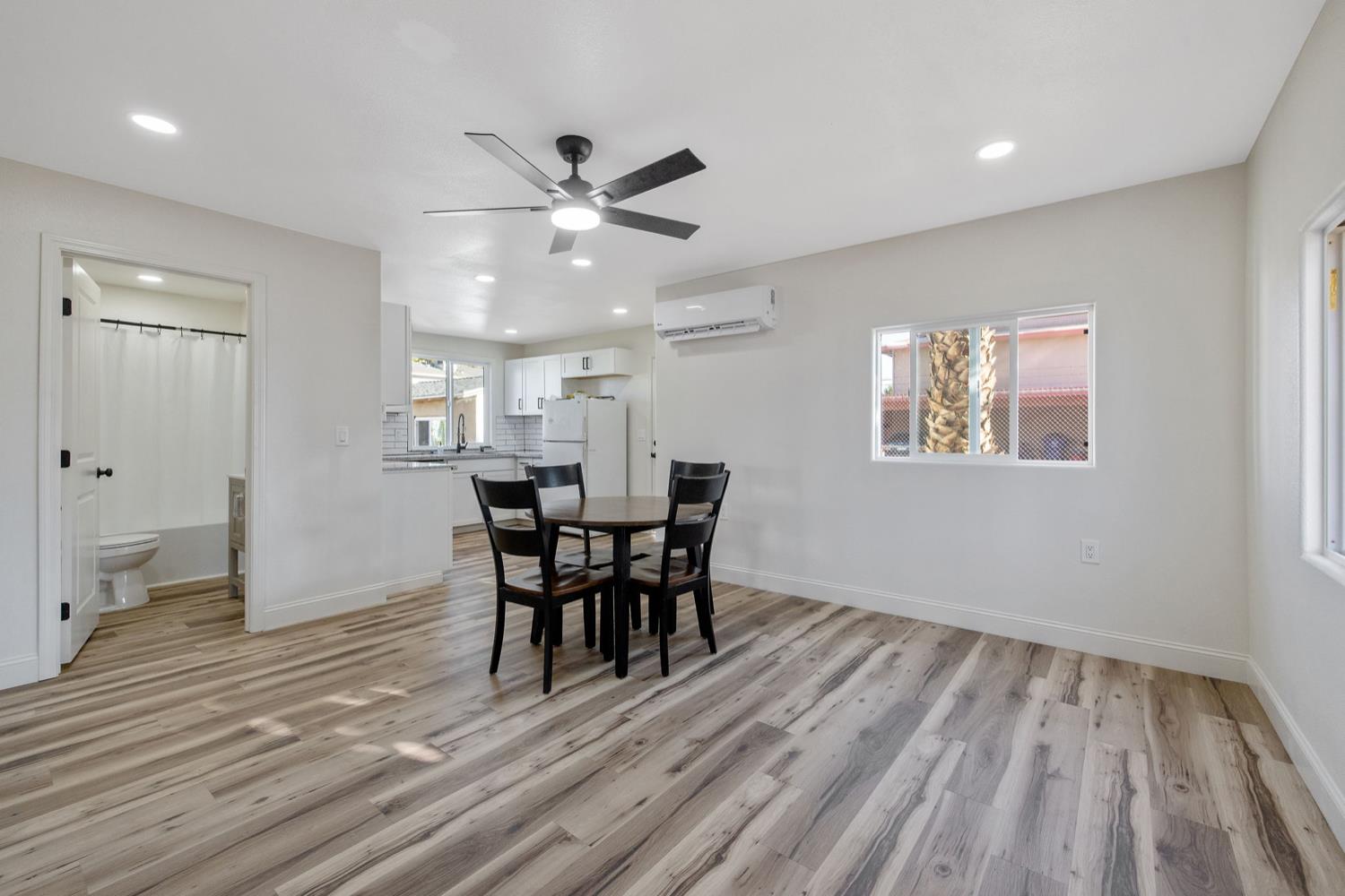 1226 N Rowell Ave, Fresno, CA 93703