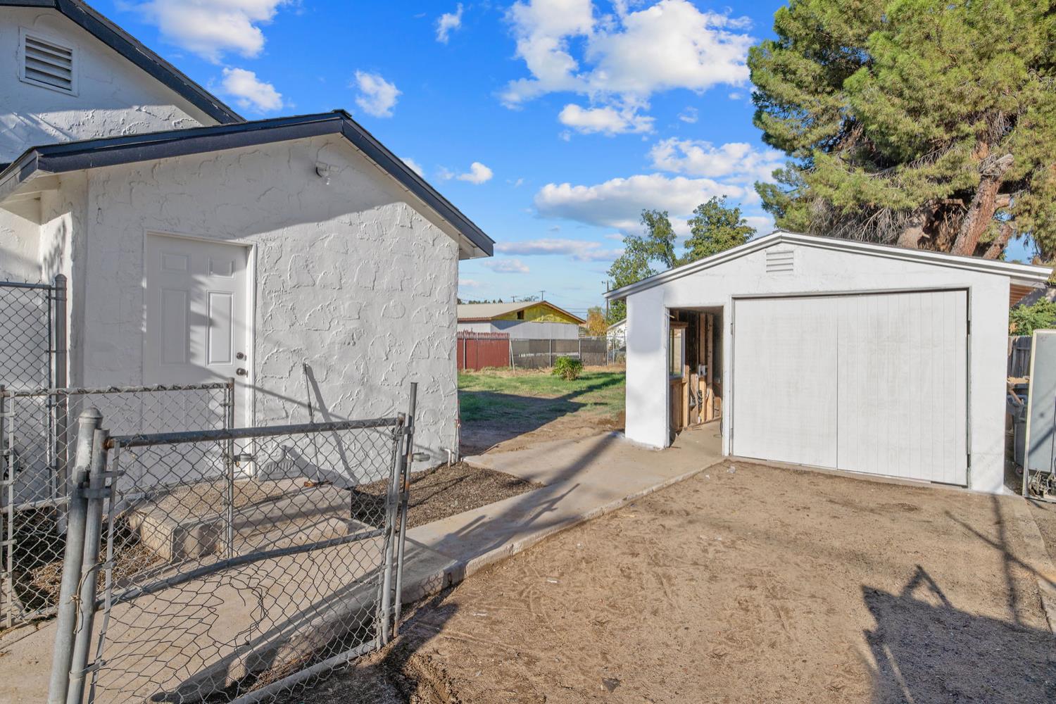 1226 N Rowell Ave, Fresno, CA 93703