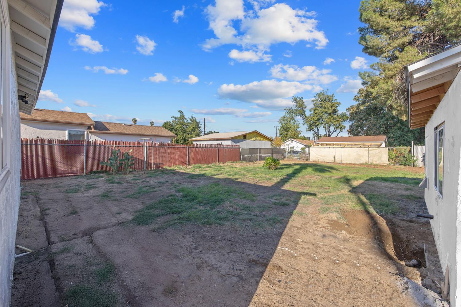 1226 N Rowell Ave, Fresno, CA 93703