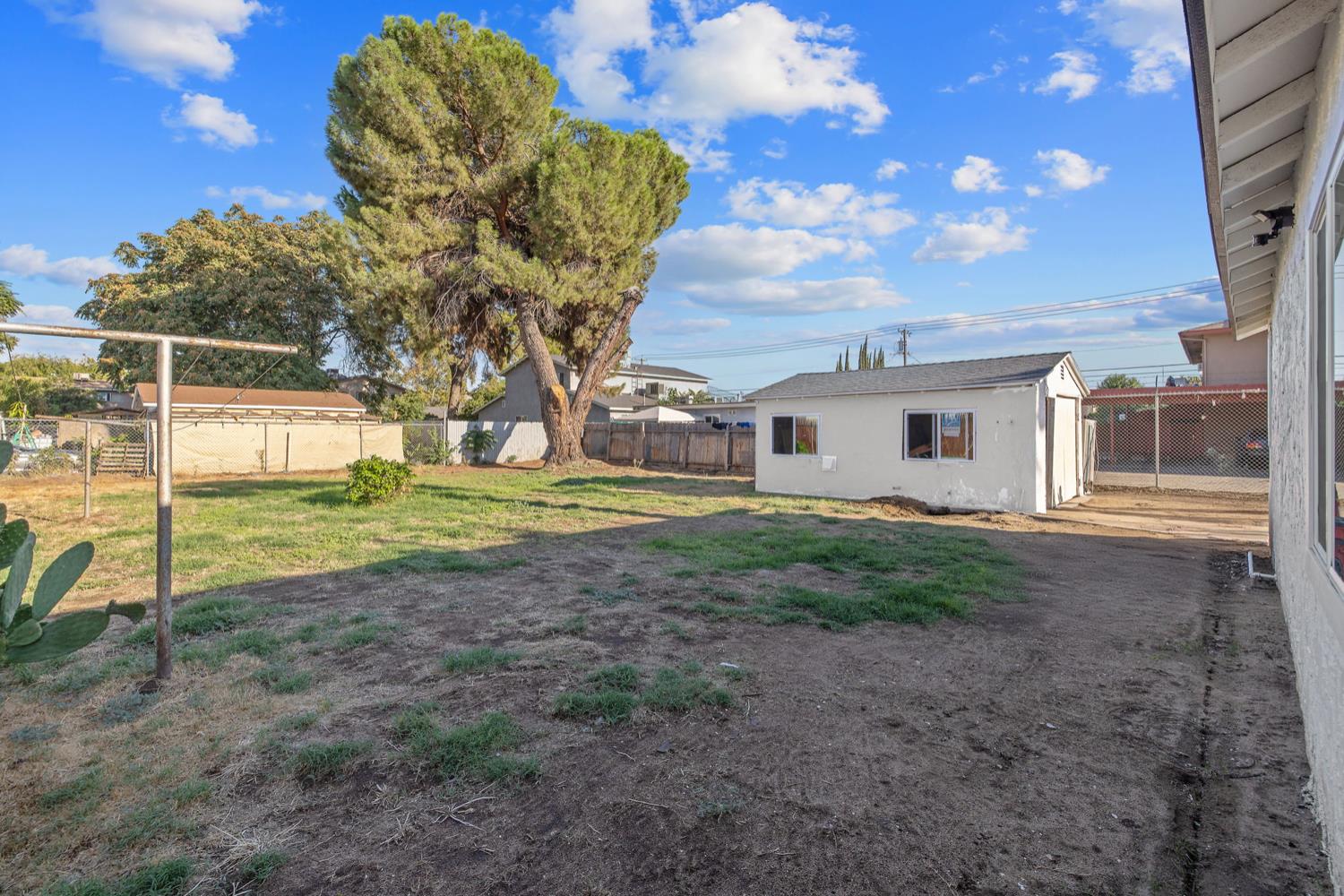 1226 N Rowell Ave, Fresno, CA 93703