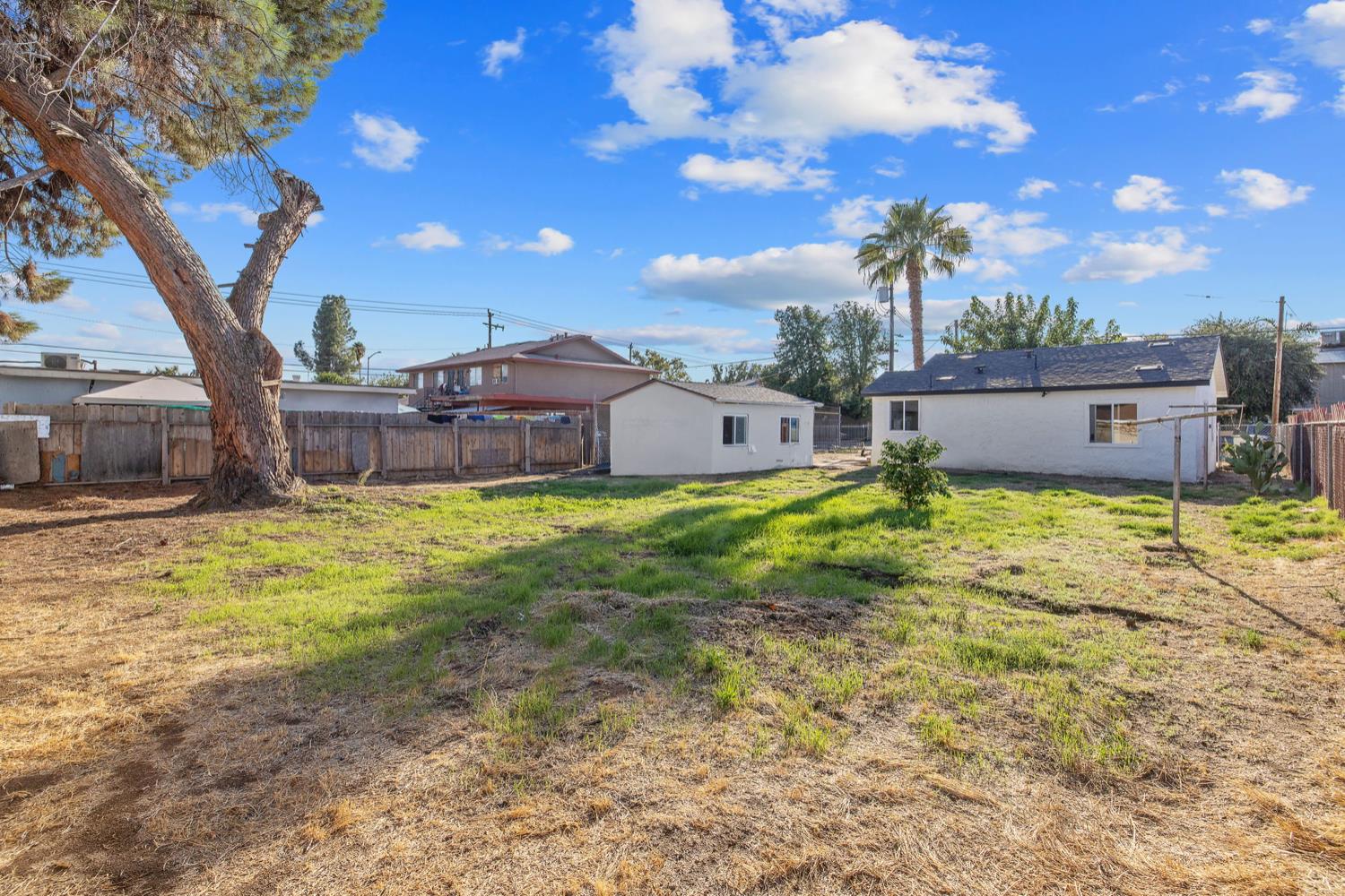 1226 N Rowell Ave, Fresno, CA 93703