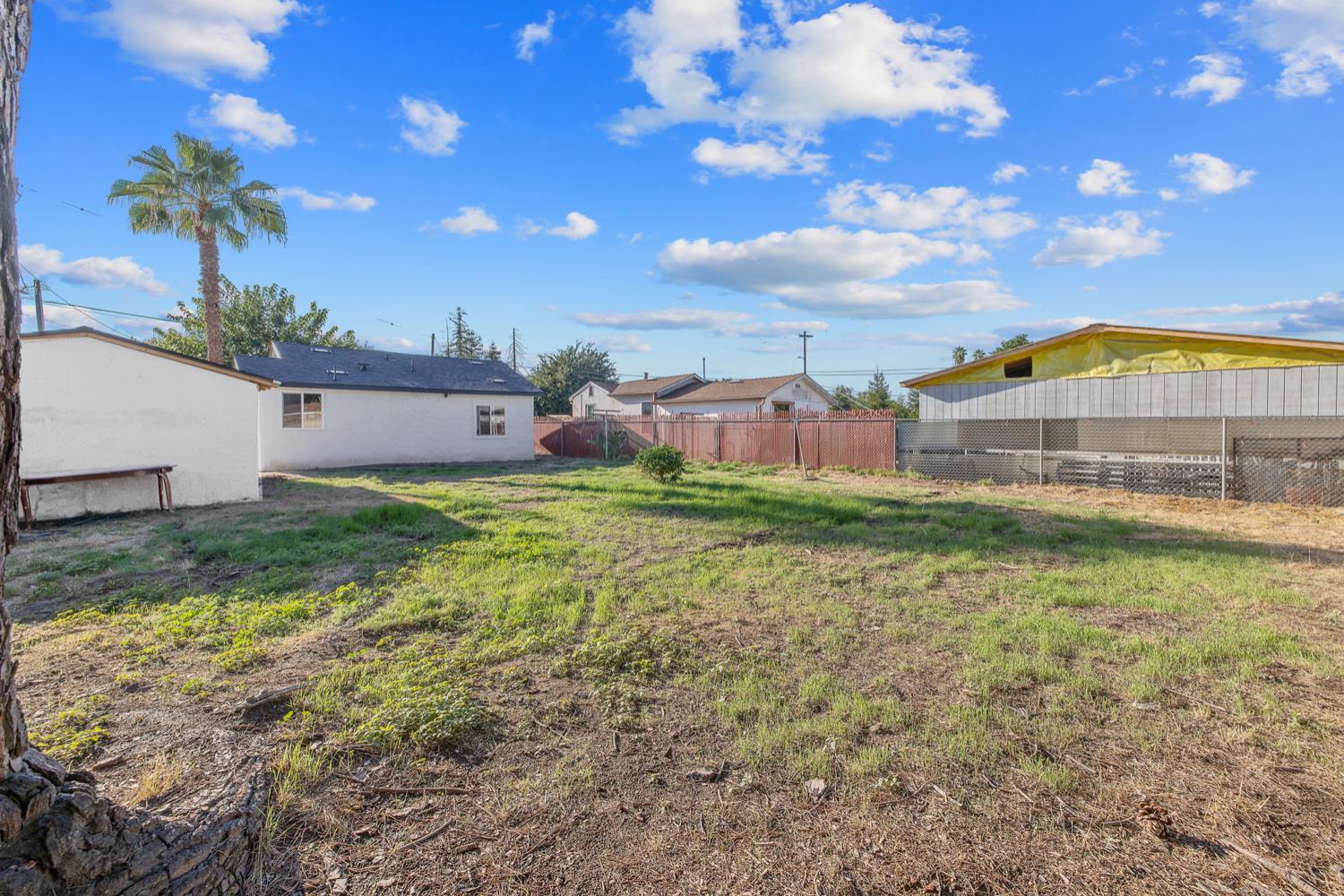 1226 N Rowell Ave, Fresno, CA 93703