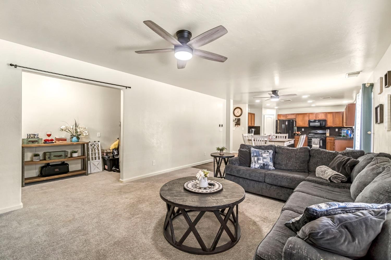 810 S Cypress Ave, Fresno, CA 93727