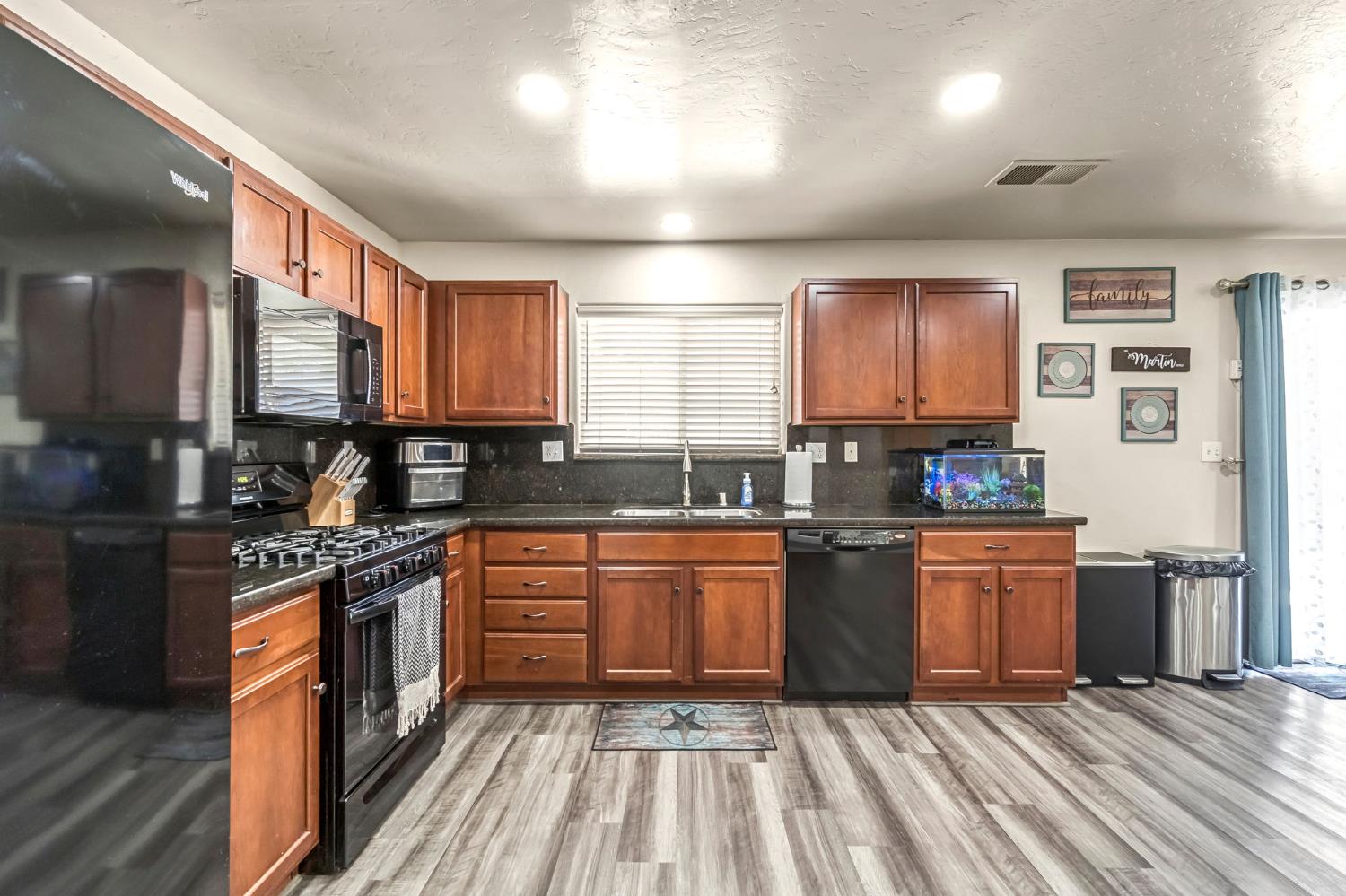 810 S Cypress Ave, Fresno, CA 93727