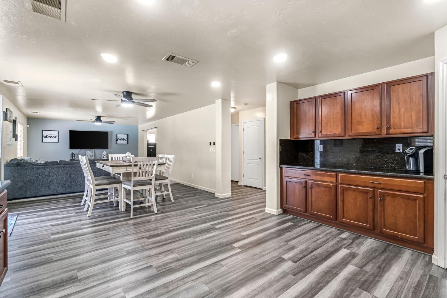 810 S Cypress Ave, Fresno, CA 93727