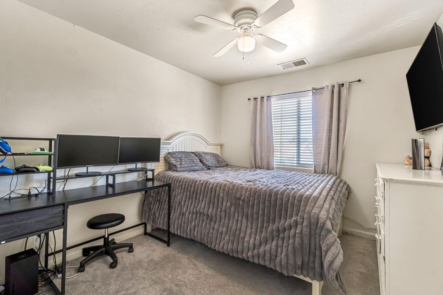 810 S Cypress Ave, Fresno, CA 93727