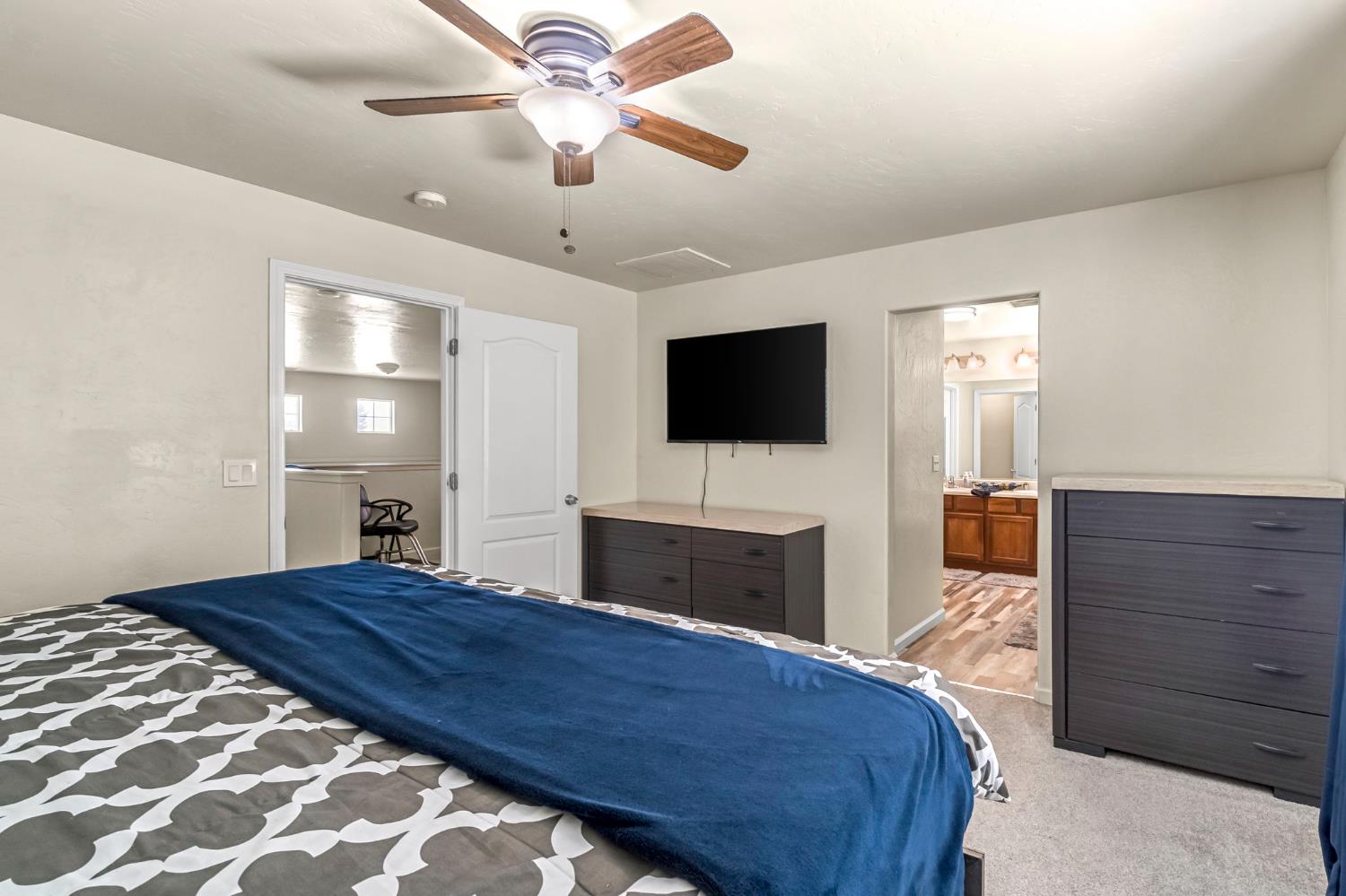 810 S Cypress Ave, Fresno, CA 93727
