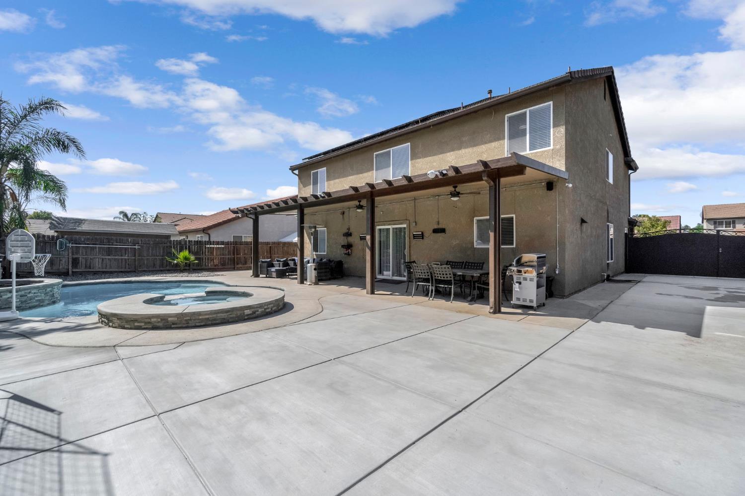 810 S Cypress Ave, Fresno, CA 93727