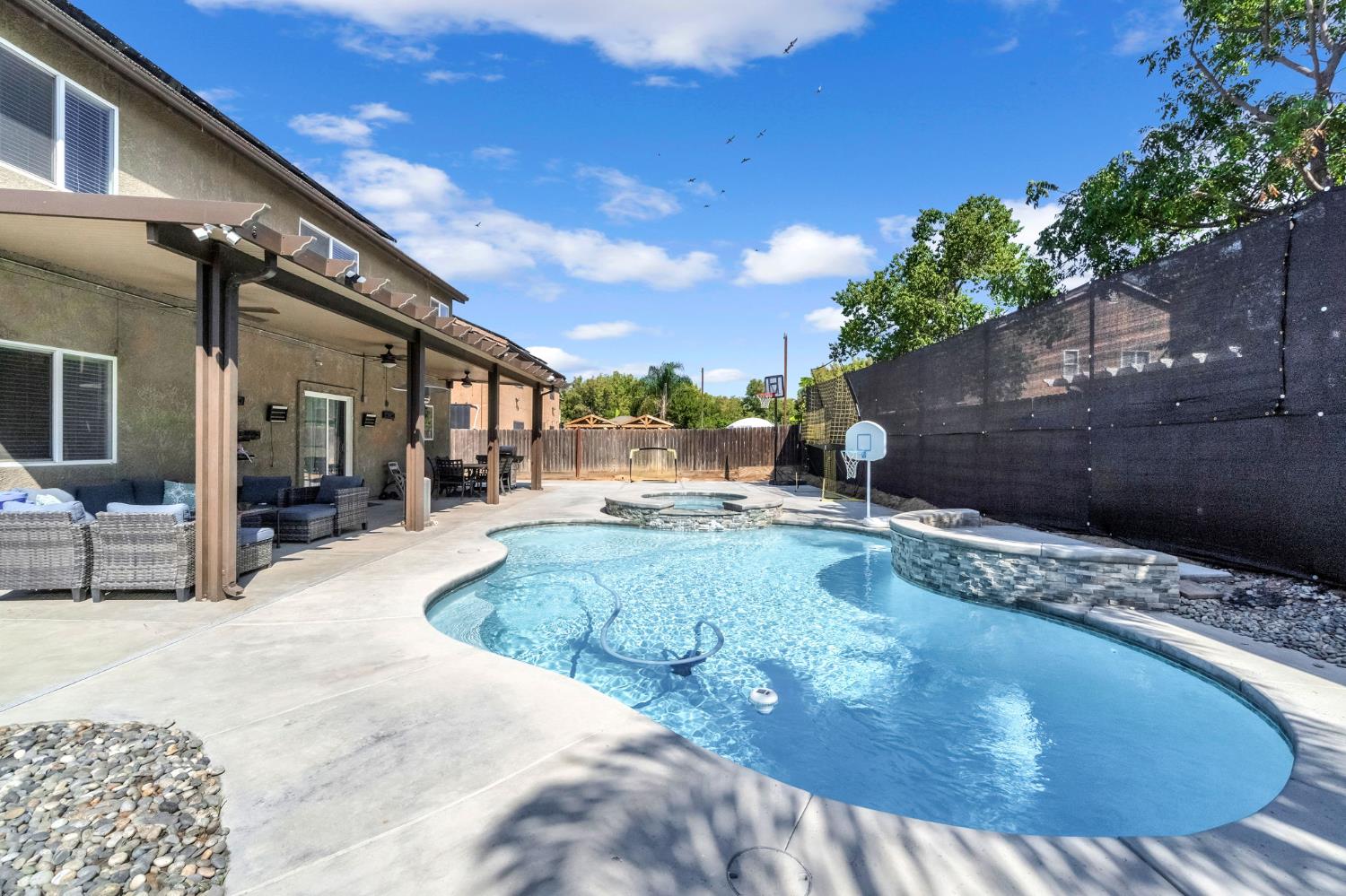 810 S Cypress Ave, Fresno, CA 93727