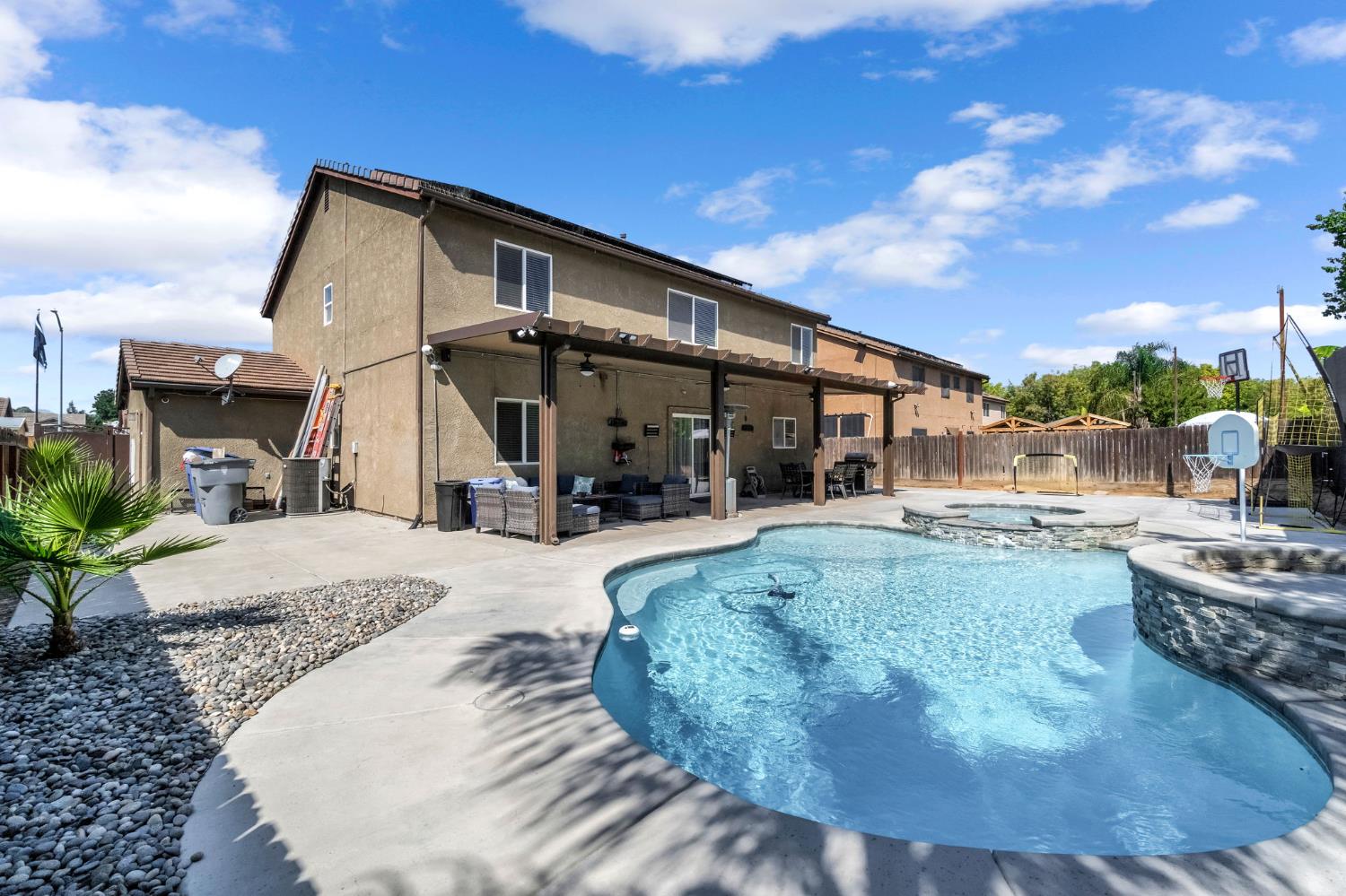 810 S Cypress Ave, Fresno, CA 93727