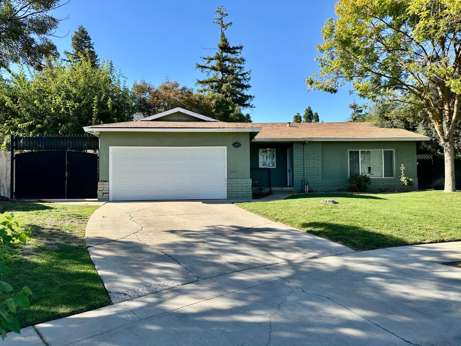 5683 N Rafael, Fresno, CA 93711