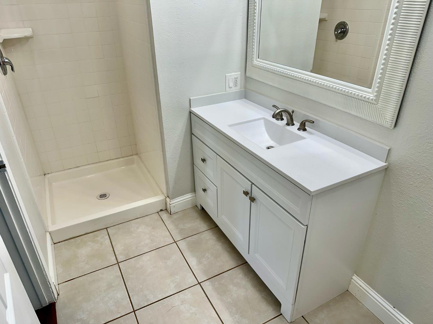 5683 N Rafael, Fresno, CA 93711