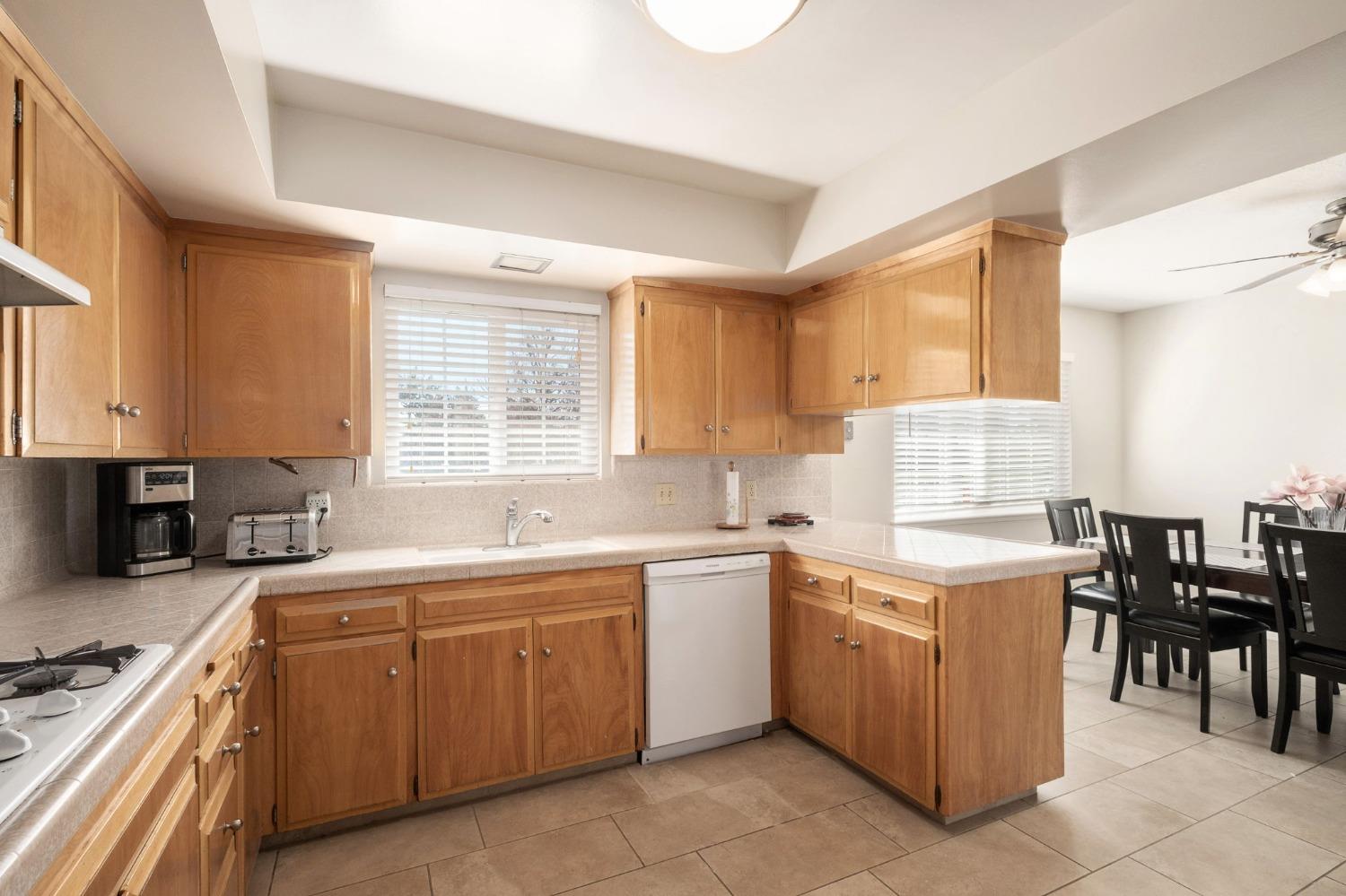 696 W Celeste Ave, Fresno, CA 93704