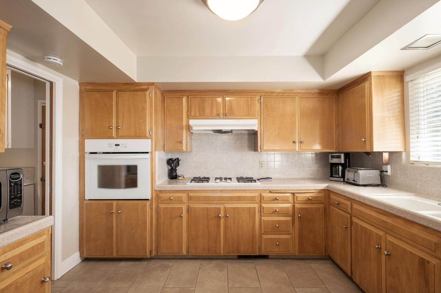 696 W Celeste Ave, Fresno, CA 93704