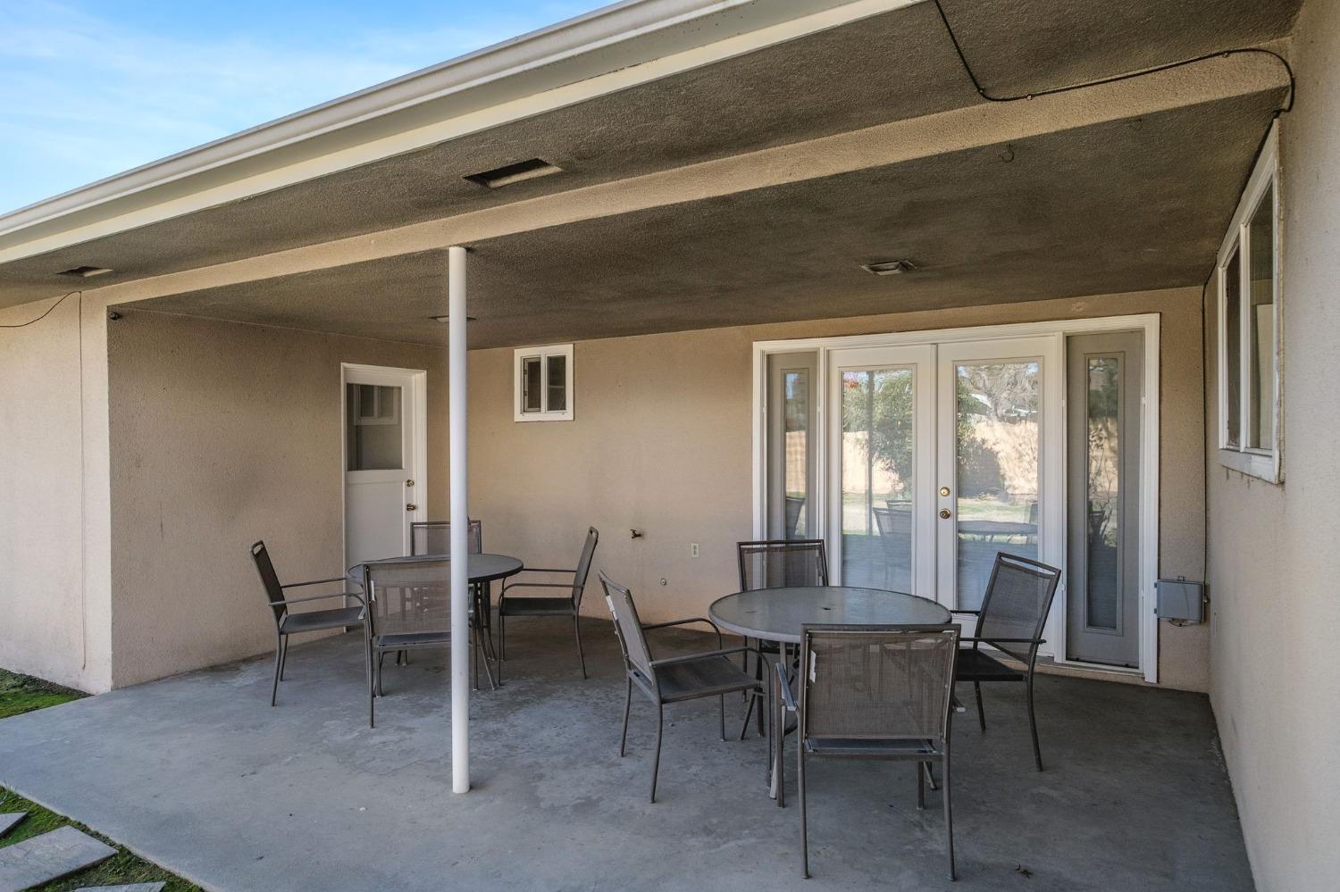 696 W Celeste Ave, Fresno, CA 93704