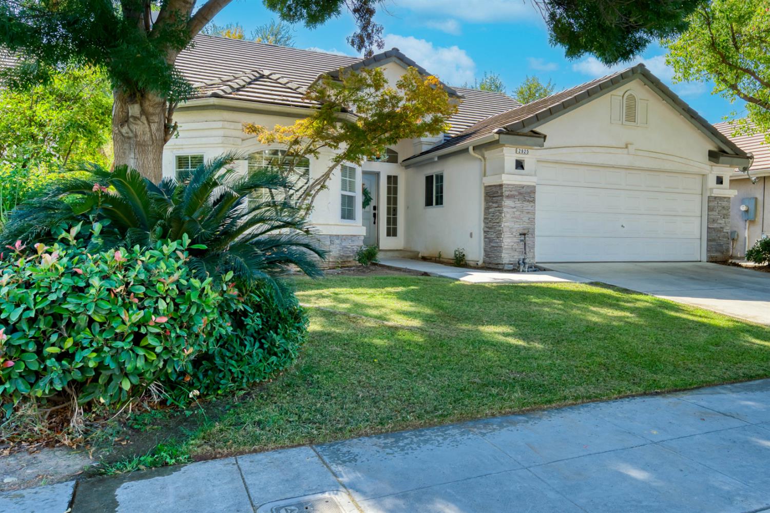 2925 E Eclipse Ave, Fresno, CA 93720