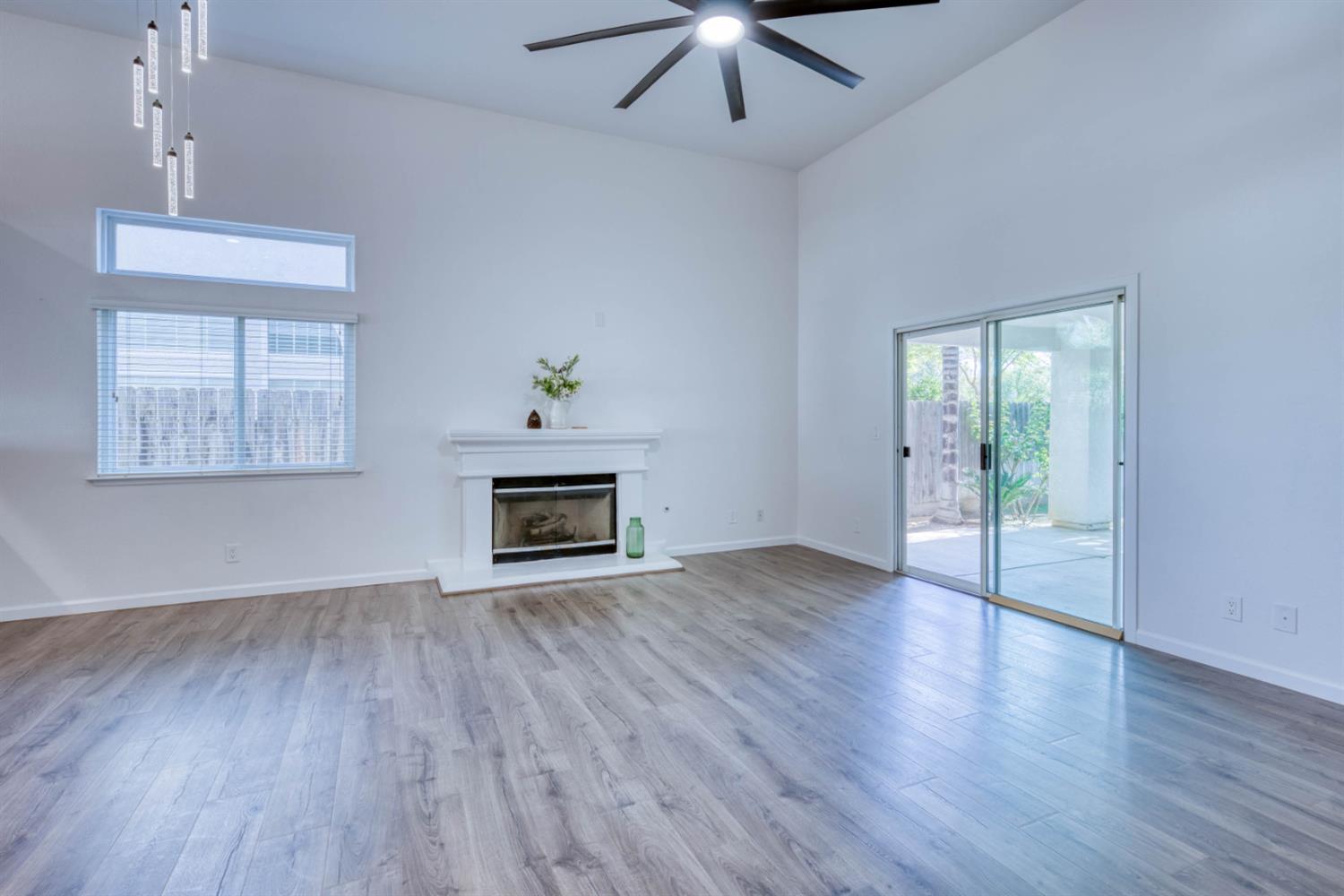 2925 E Eclipse Ave, Fresno, CA 93720