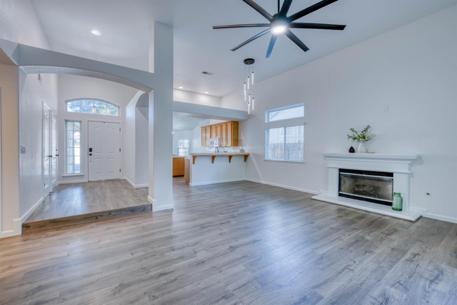 2925 E Eclipse Ave, Fresno, CA 93720