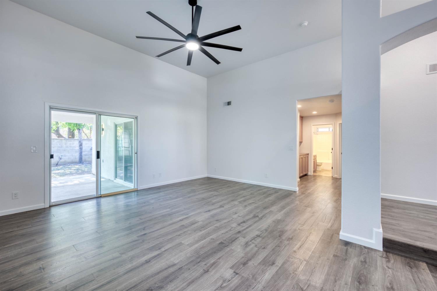 2925 E Eclipse Ave, Fresno, CA 93720