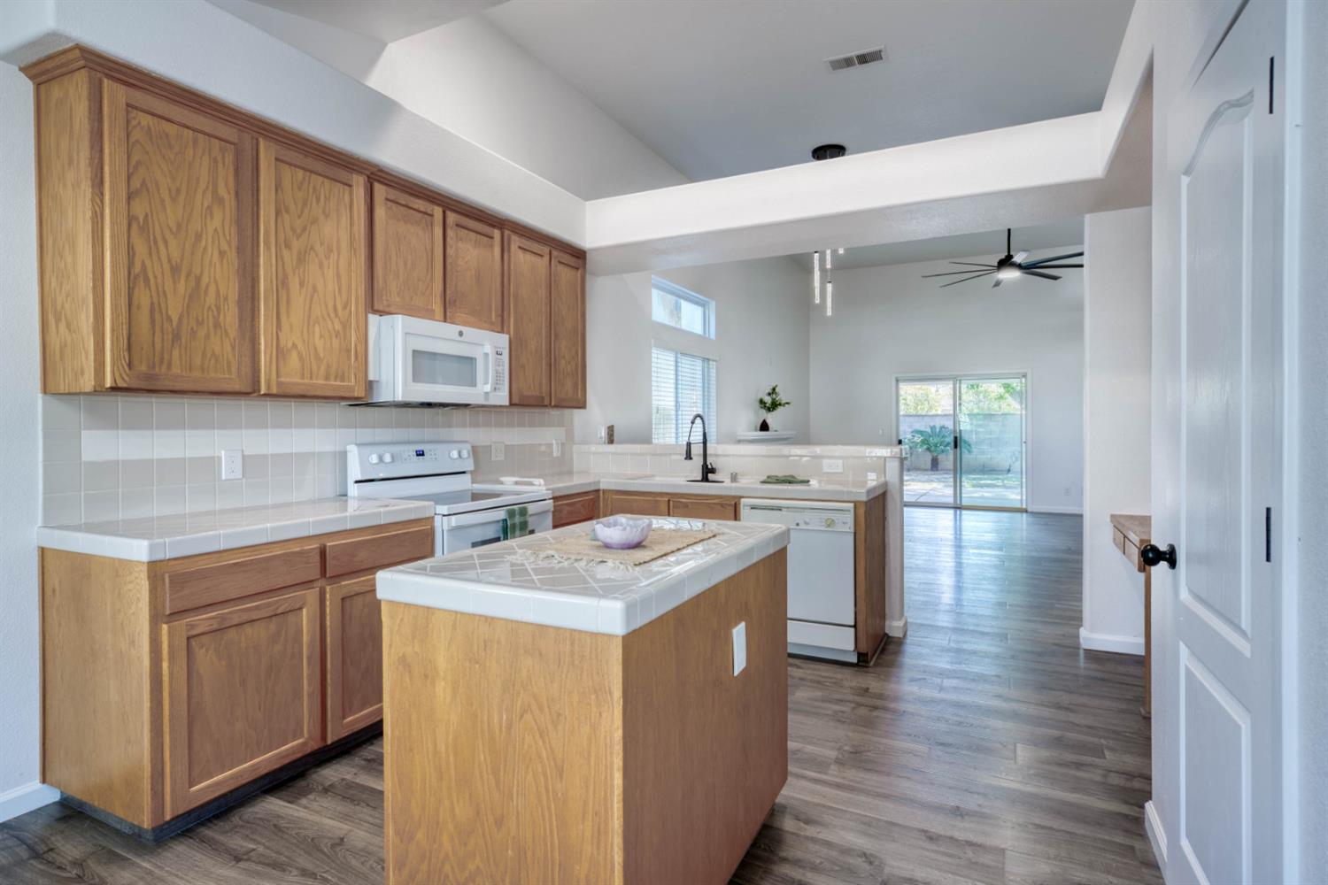 2925 E Eclipse Ave, Fresno, CA 93720