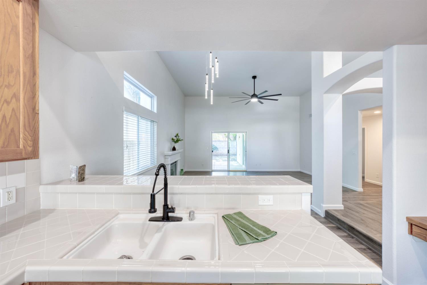 2925 E Eclipse Ave, Fresno, CA 93720