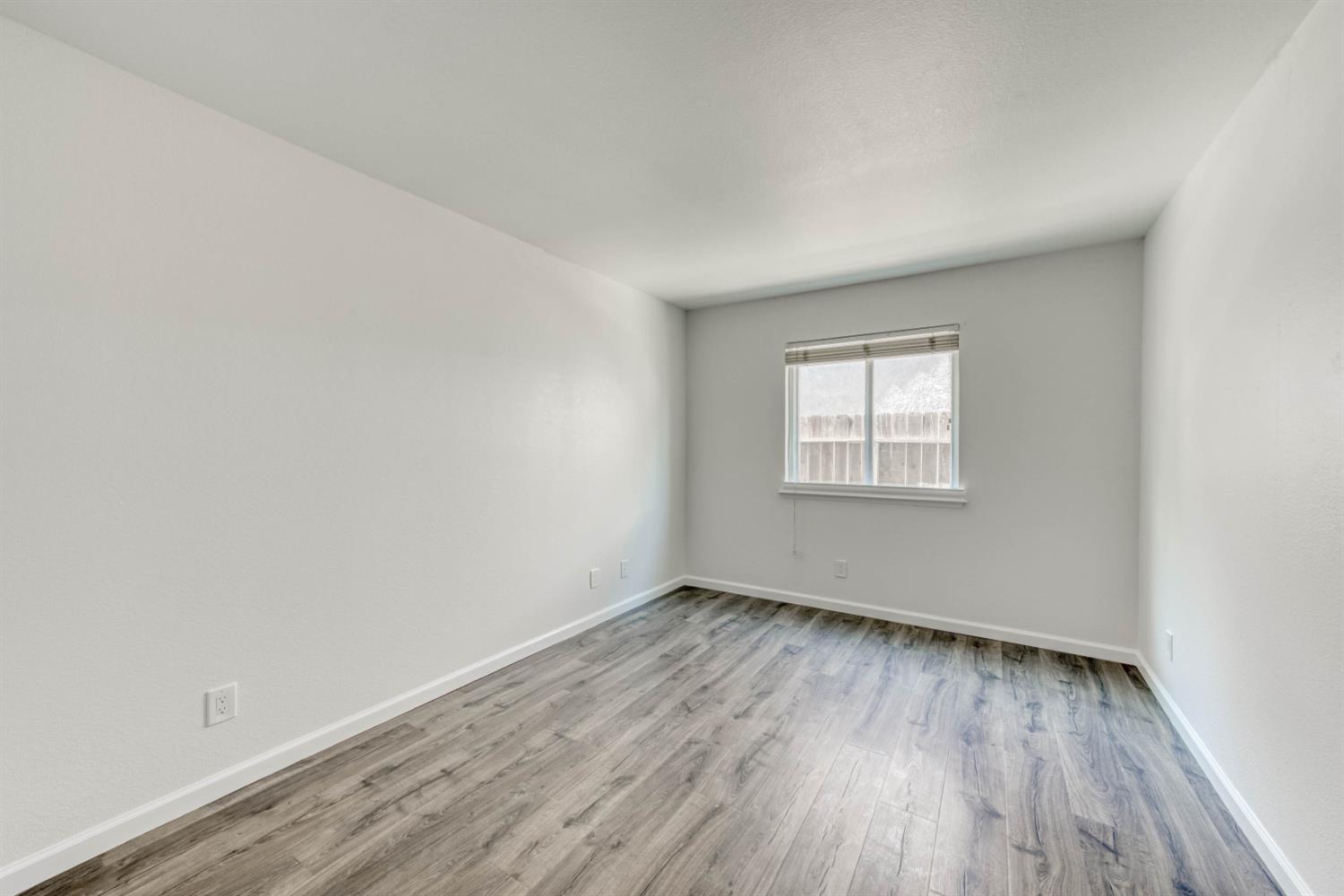 2925 E Eclipse Ave, Fresno, CA 93720
