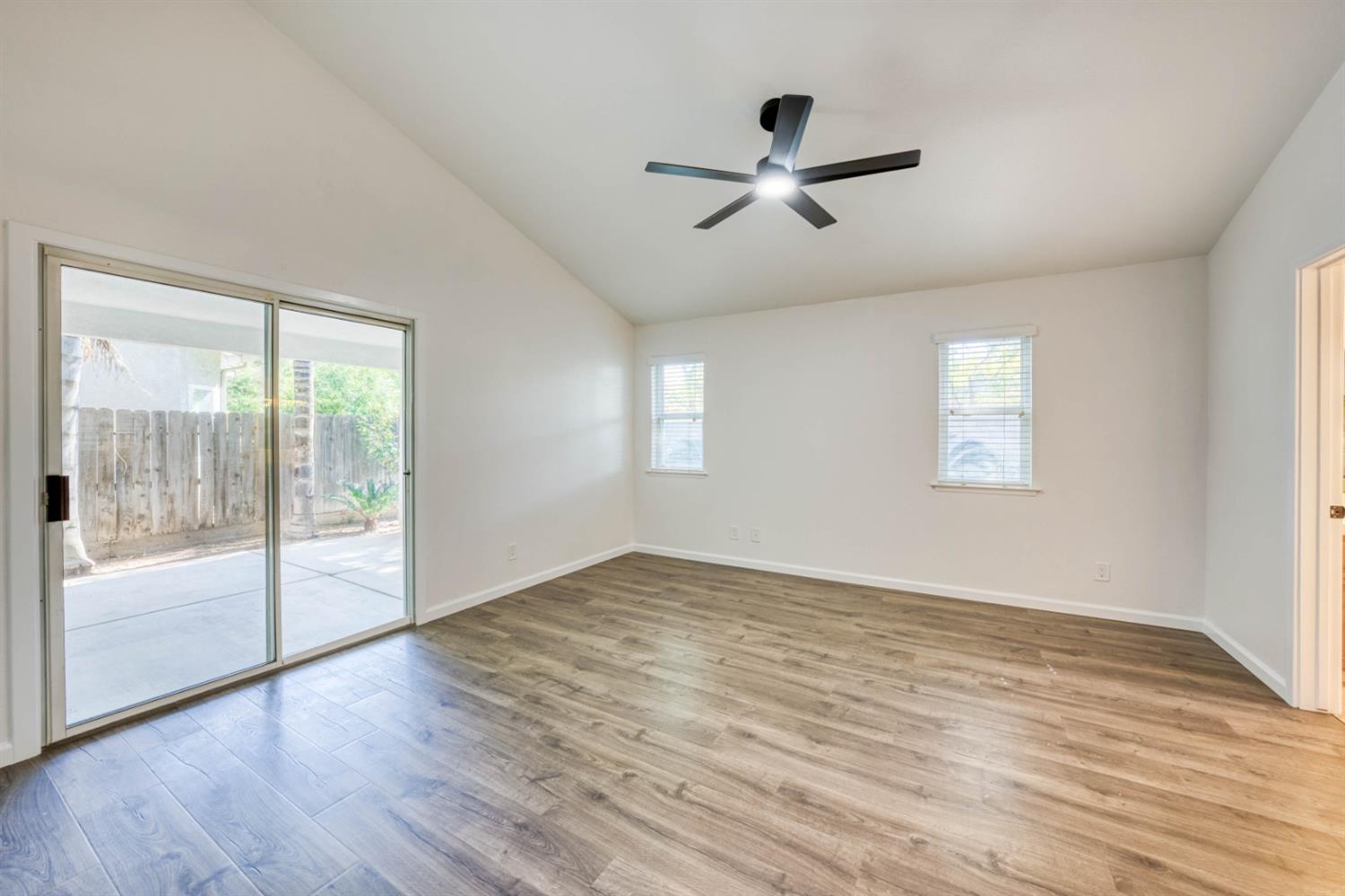 2925 E Eclipse Ave, Fresno, CA 93720