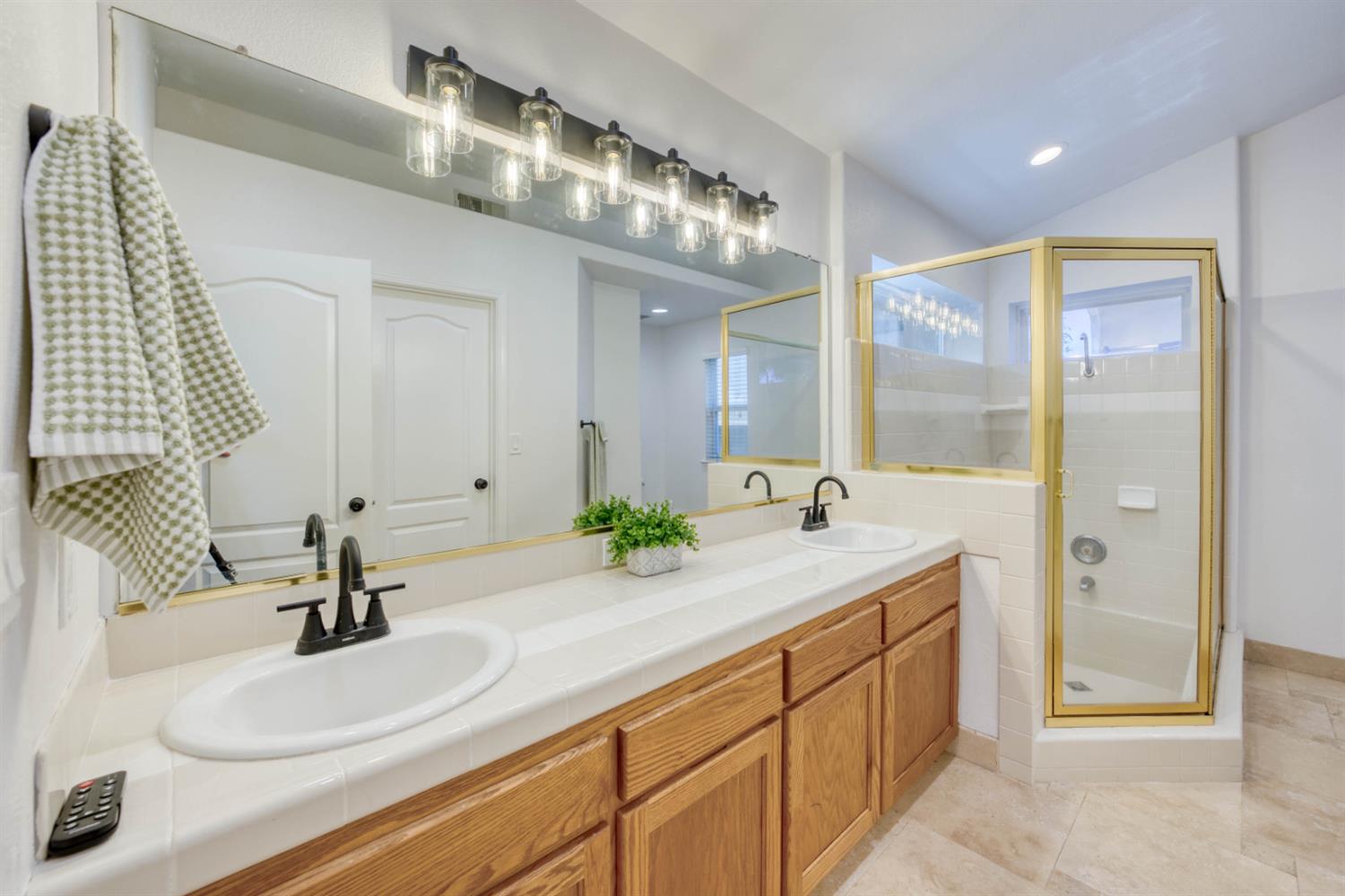 2925 E Eclipse Ave, Fresno, CA 93720