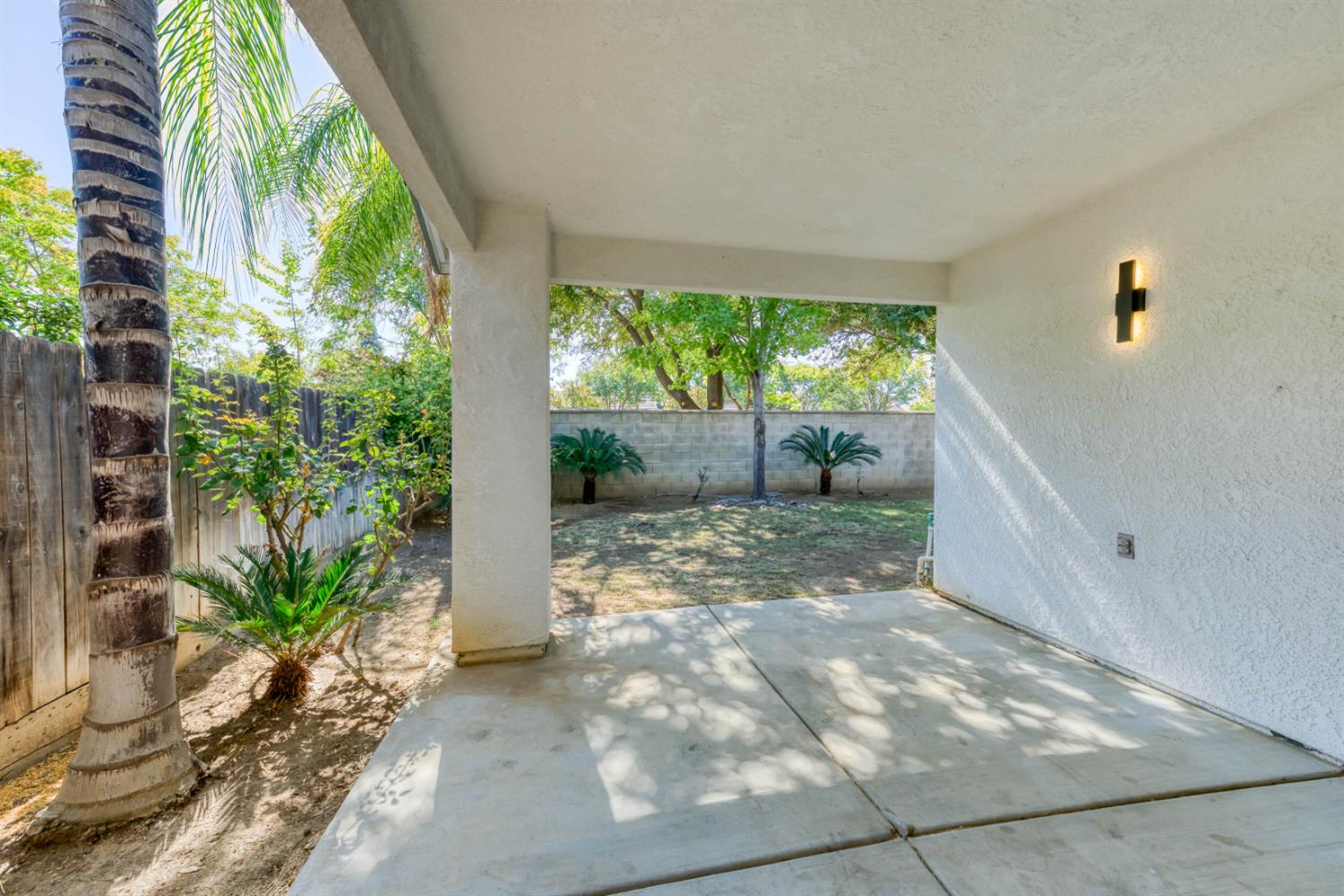 2925 E Eclipse Ave, Fresno, CA 93720
