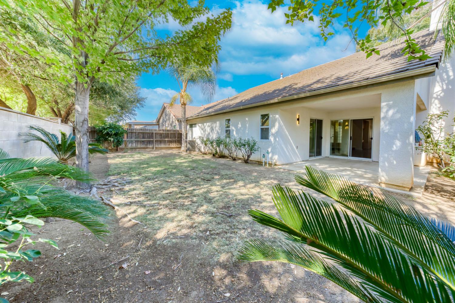 2925 E Eclipse Ave, Fresno, CA 93720