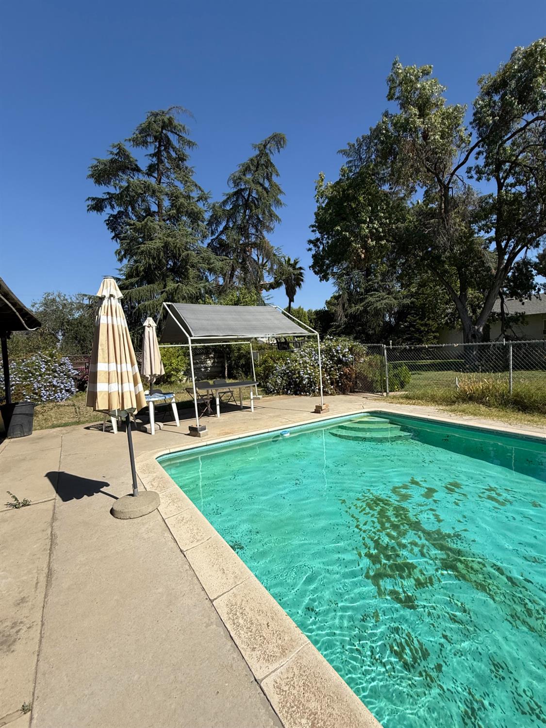 742 S Park Circle Dr, Fresno, CA 93727