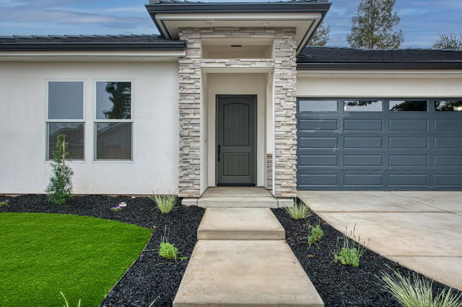 5688 W Mesa Ave, Fresno, CA 93722