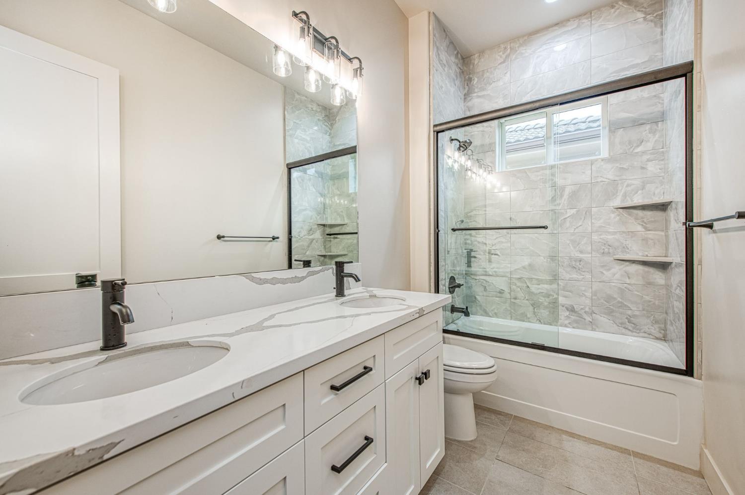 5688 W Mesa Ave, Fresno, CA 93722