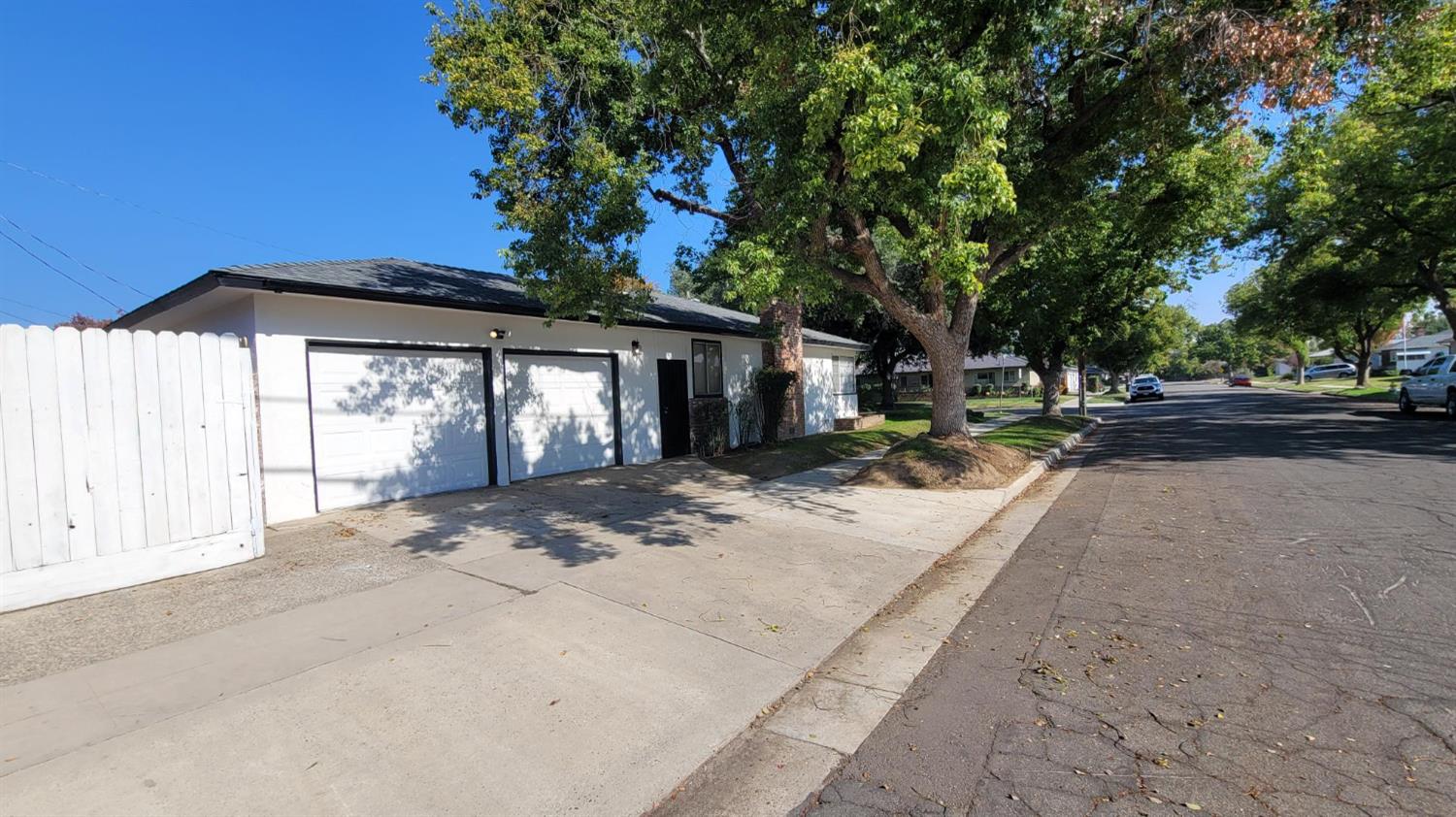 4259 N 4Th St, Fresno, CA 93726