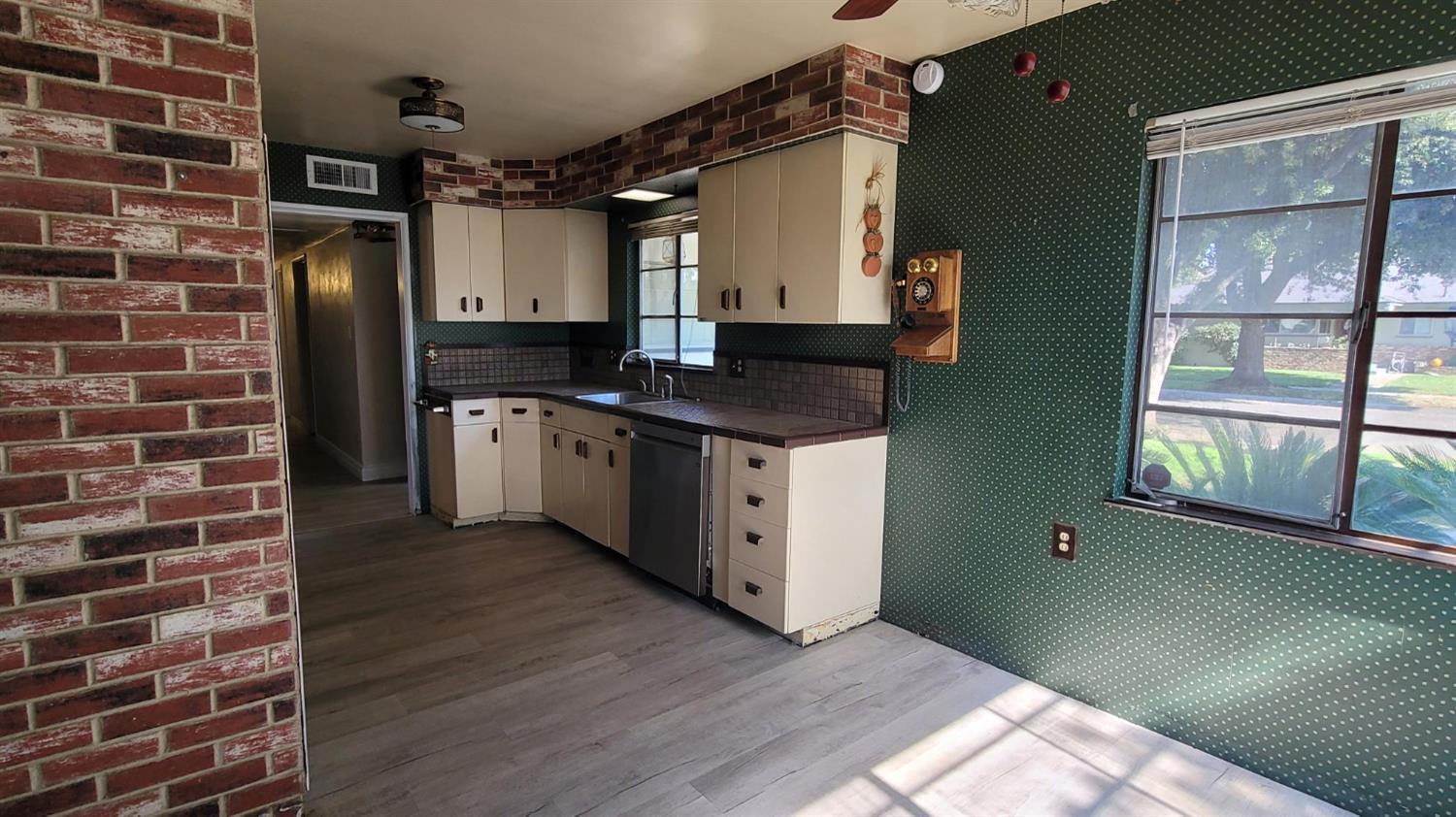 4259 N 4Th St, Fresno, CA 93726