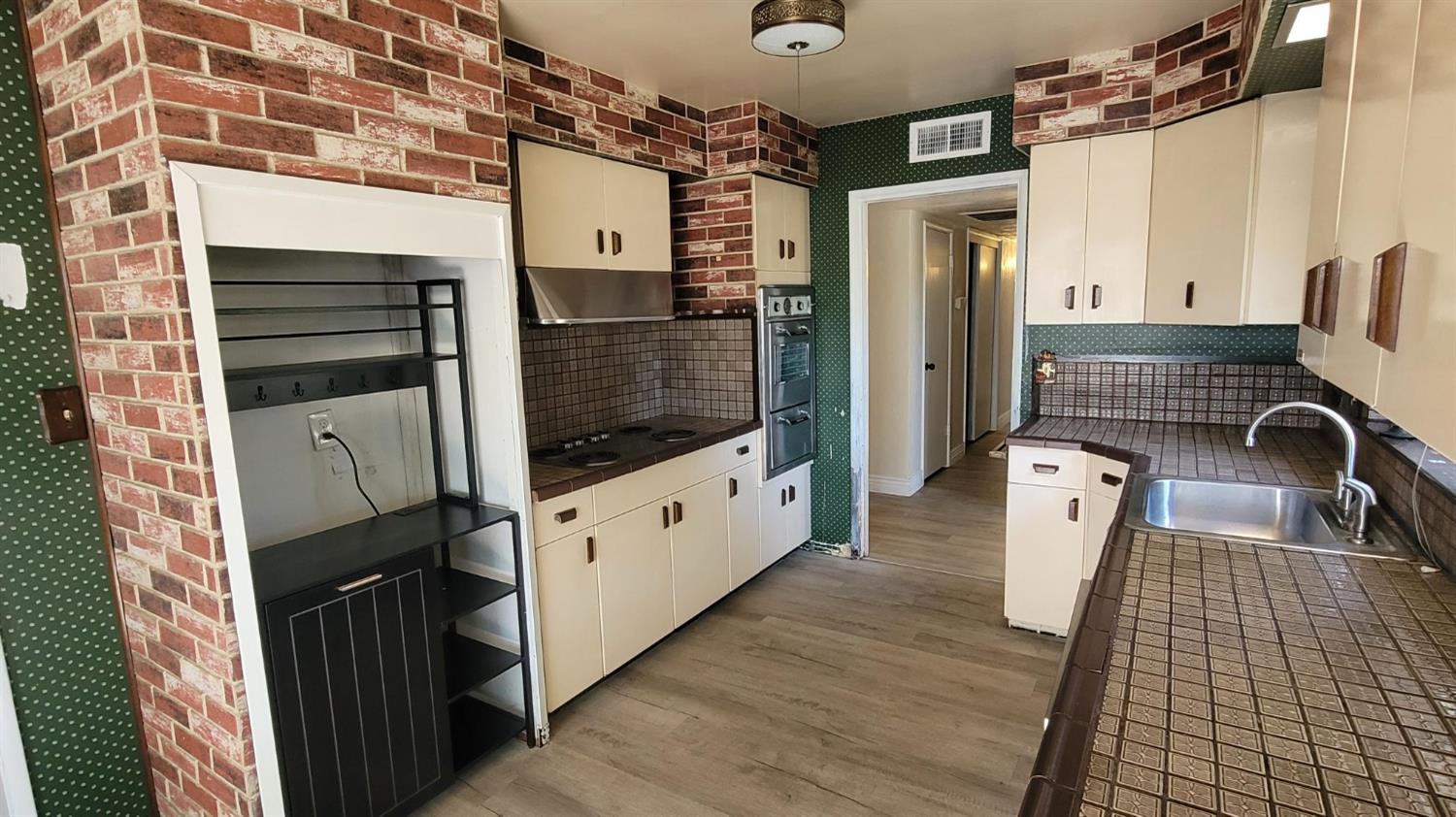 4259 N 4Th St, Fresno, CA 93726