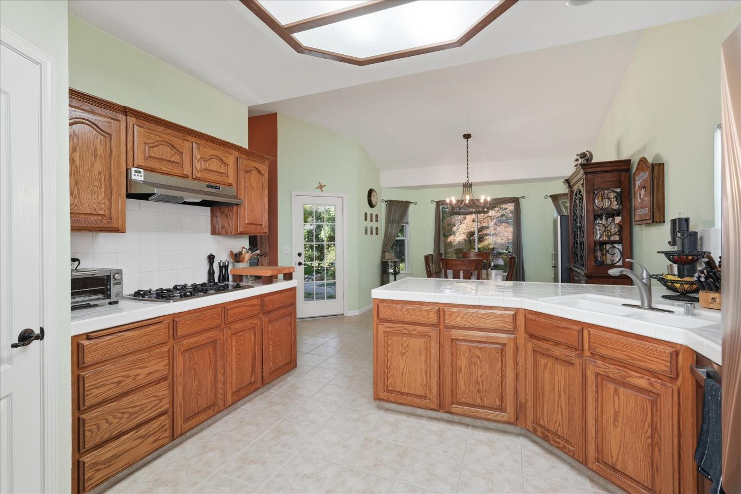 2656 E Lester Ave, Fresno, CA 93720