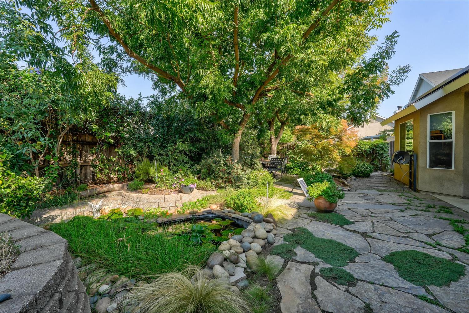 2656 E Lester Ave, Fresno, CA 93720