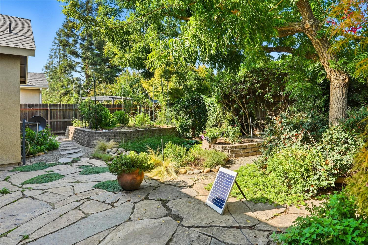 2656 E Lester Ave, Fresno, CA 93720