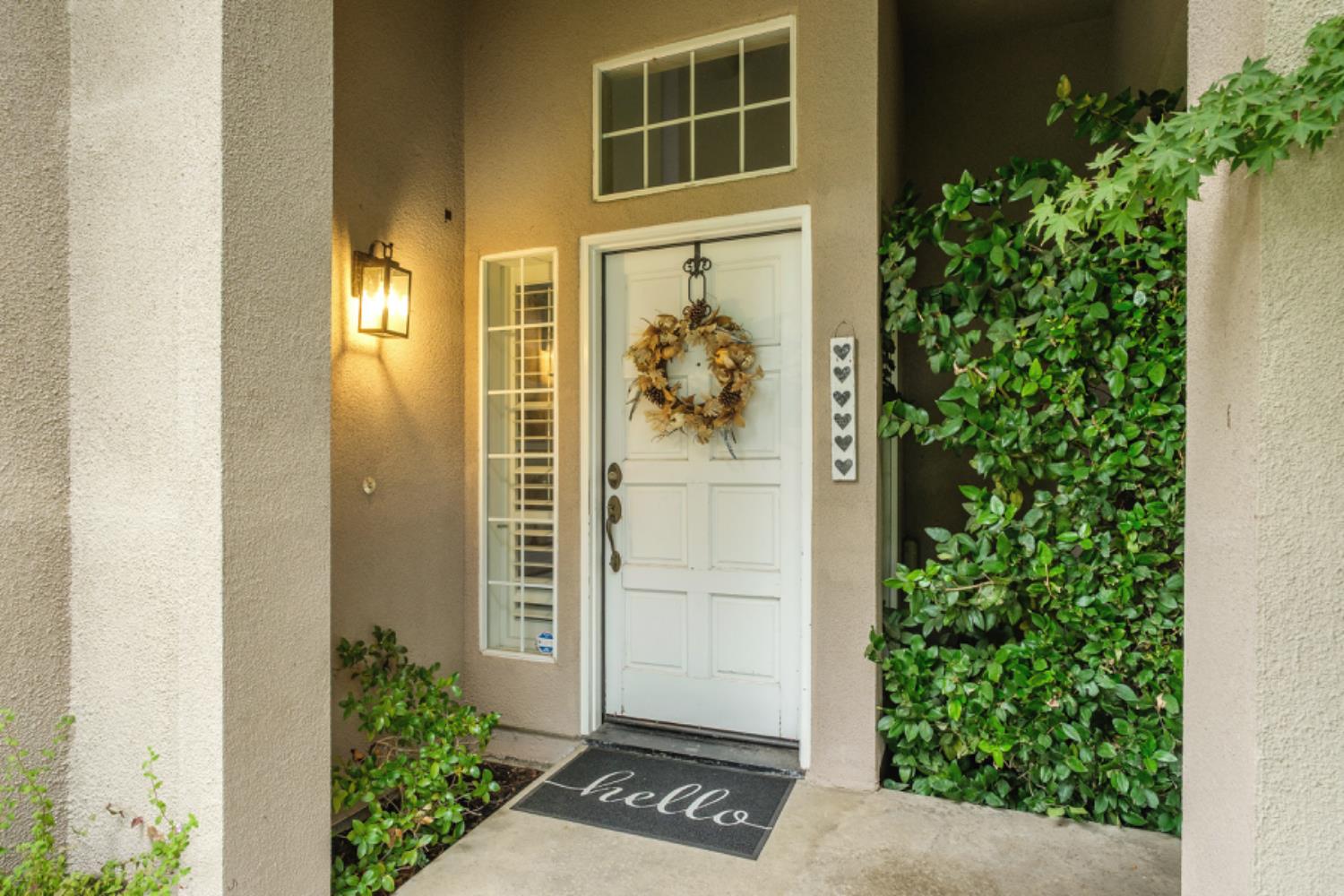 1292 E Le Parc Dr, Fresno, CA 93720