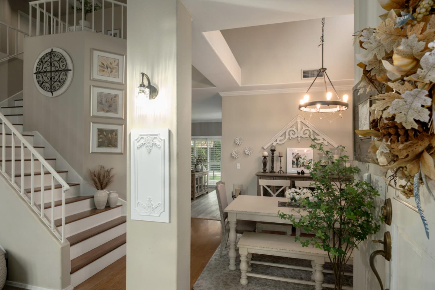 1292 E Le Parc Dr, Fresno, CA 93720