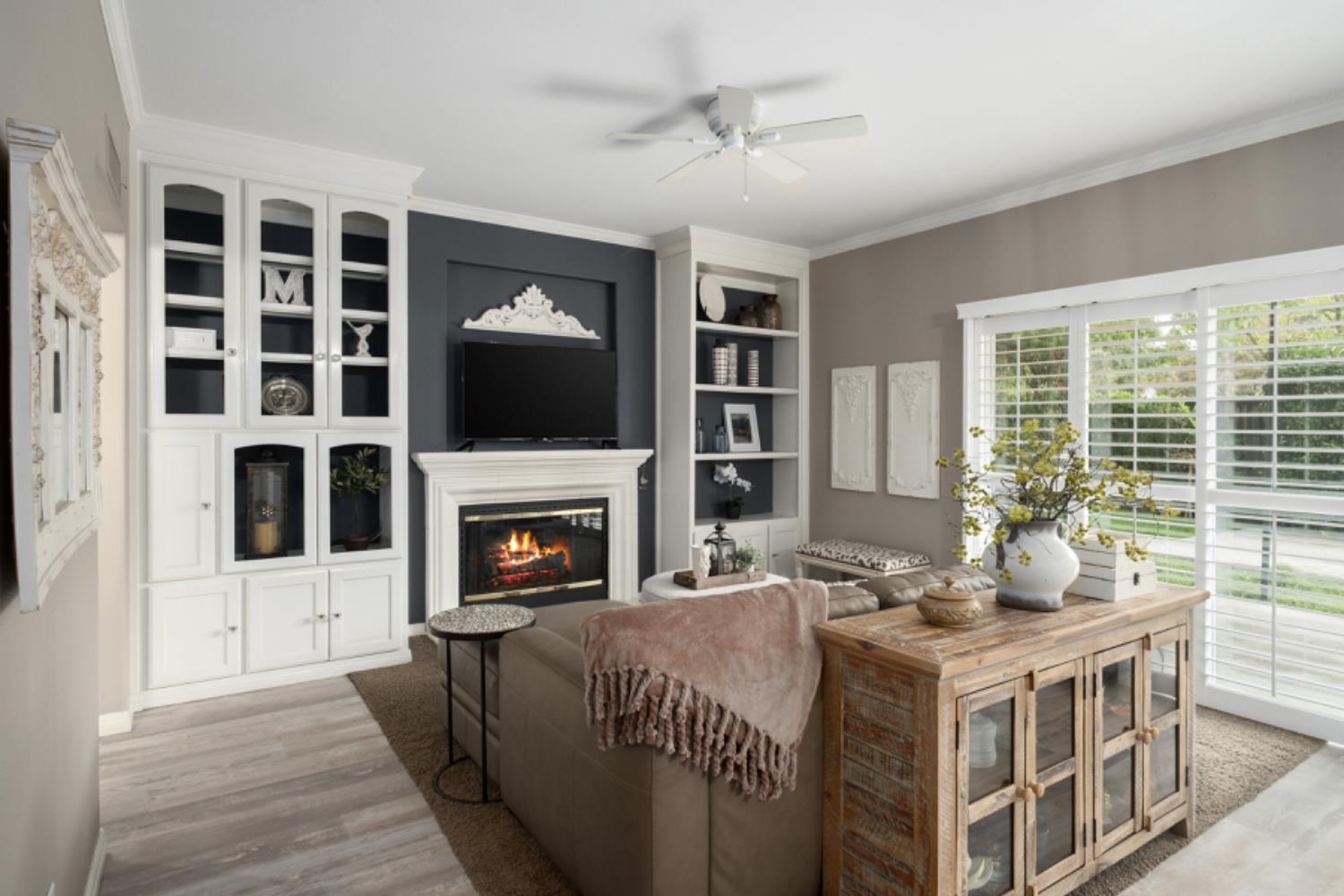 1292 E Le Parc Dr, Fresno, CA 93720